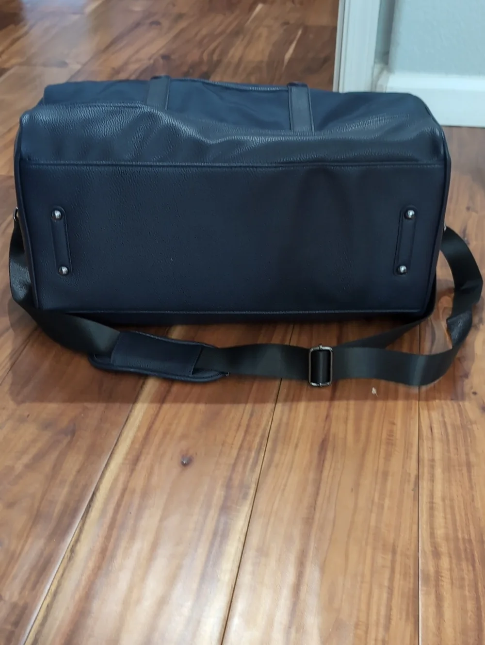 Robert Graham Water-repellent Studded Bottom Deep Navy Overnight Bag Nwt❤️
